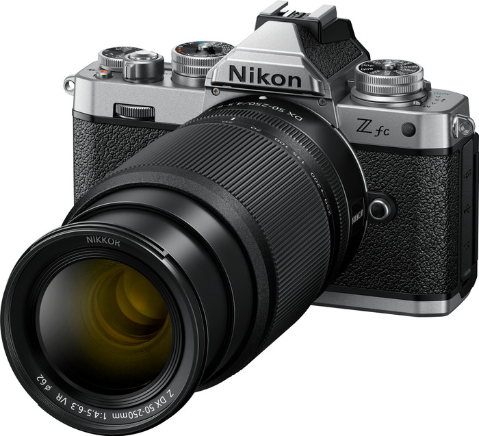 Nikon Z fc + Nikkor Z 16-50mm f/3.5-6.3 VR + 50-250mm f/4.5-6.3 linke seite