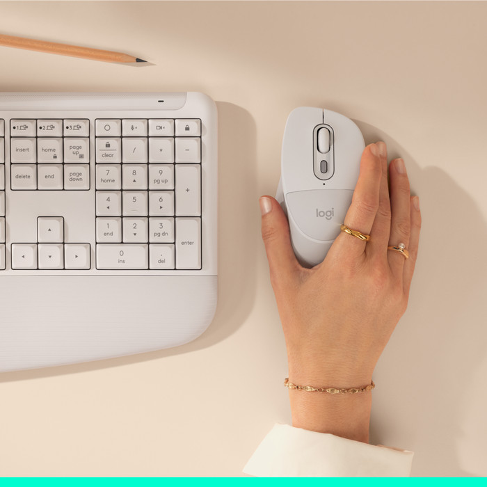 Logitech Signature Comfort Plus M850 L Wireless Mouse Off-White product in use