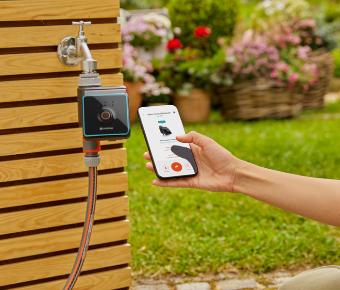 GARDENA Water Control Bluetooth product in use