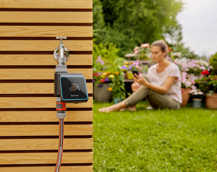 GARDENA Water Control Bluetooth product in use