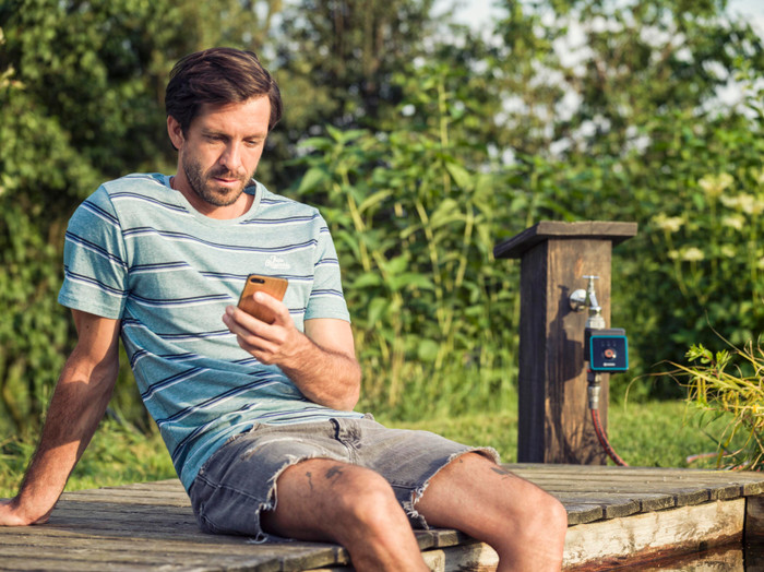 GARDENA Water Control Bluetooth product in use