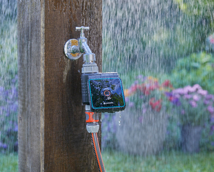 GARDENA Water Control Bluetooth product in use