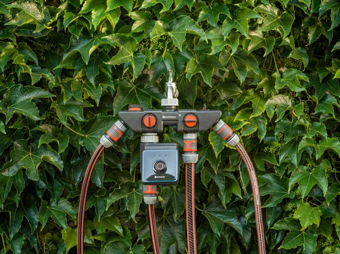 GARDENA Water Control Bluetooth product in use