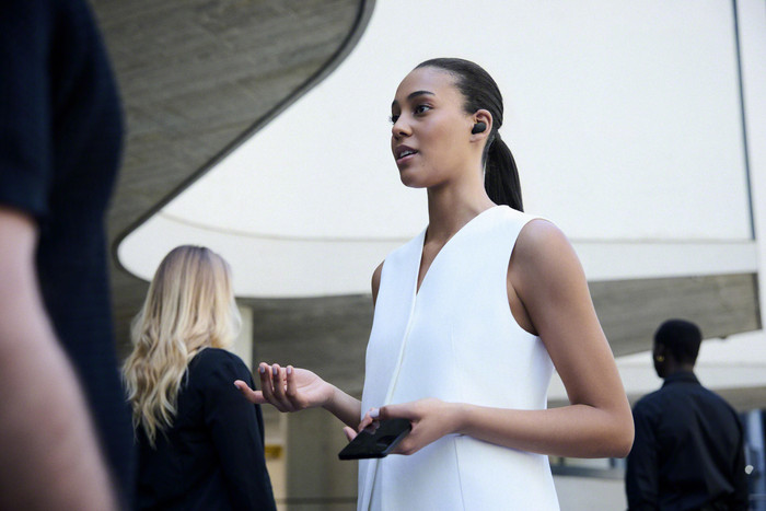 Sony WF1000XM6B Schwarz produkt in gebrauch