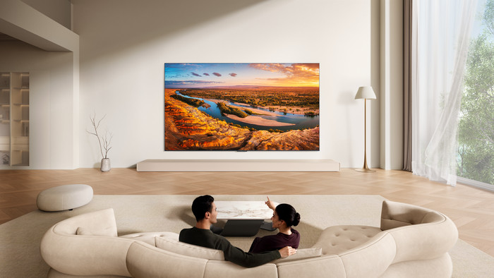 TCL RGB Mini-LED 85 Zoll RM9L (2026) produkt in gebrauch