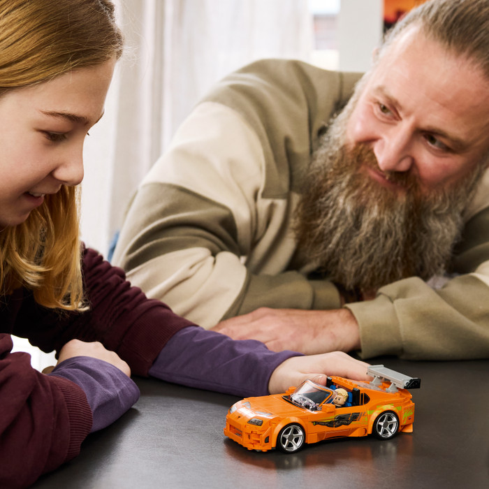 LEGO Speed Champions The Fast and The Furious Toyota Supra MK4 77260 produkt in gebrauch