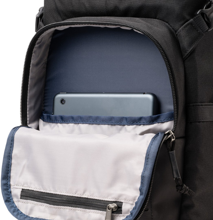 Think Tank DarkLight Reiserucksack 14L Schwarz detail