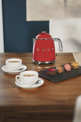 SMEG KLF05RDEU Red product in use
