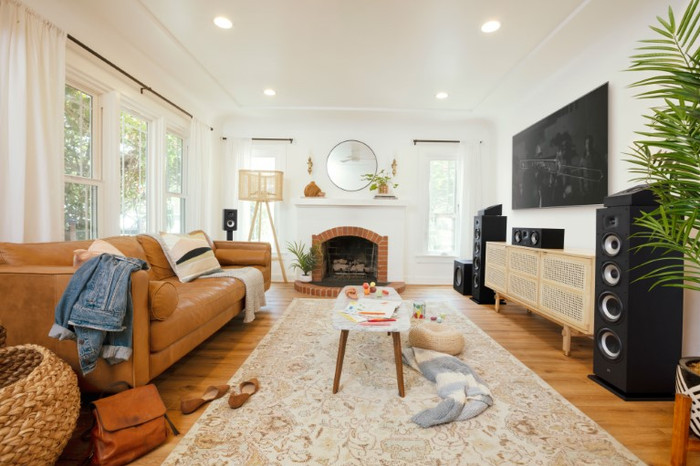 Polk Audio Monitor XT70 product in use