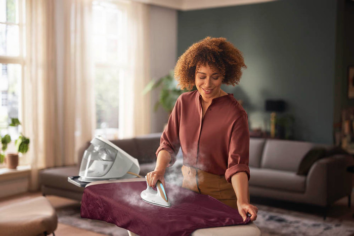 Philips 7000 Series PerfectCare PSG7040/10 product in use