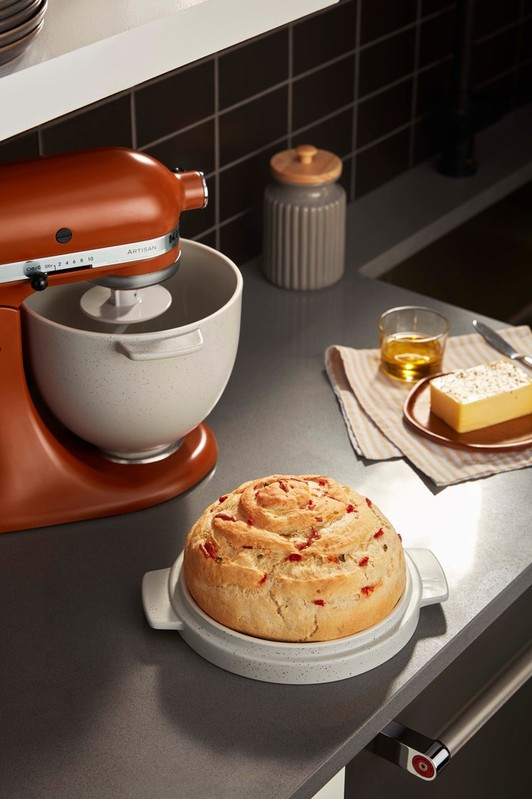 KitchenAid 5KSM2CB5BGS Bread Bowl 4.7L product in use