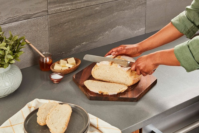 KitchenAid 5KSM2CB5BGS Bread Bowl 4.7L product in use