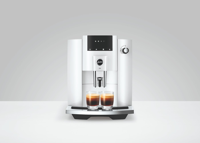 JURA E4 Piano White (EA) product in use