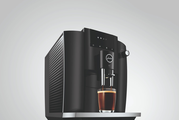 JURA E4 Piano Black (EA) product in use