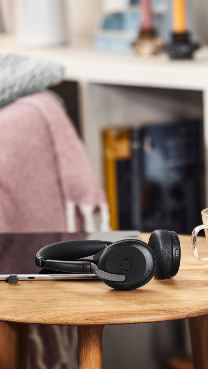 Jabra Evolve2 65 Flex UC Stereo USB-C Kabelloses Office-Headset produkt in gebrauch