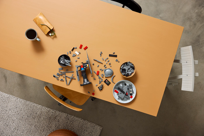 LEGO Icons Der Herr der Ringe: Saurons Helm 11373 produkt in gebrauch