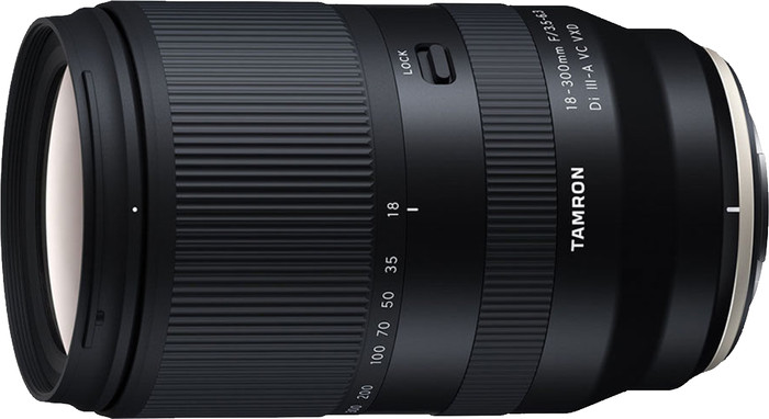 Tamron 18 - 300 mm F/3.5-6.3 Di III-A VC VXD Fuji X rechte seite