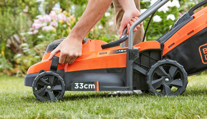 BLACK+DECKER BCMW3318N (ohne Akku) detail