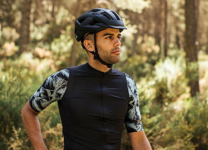 Lazer Cerro KinetiCore Black L product in use