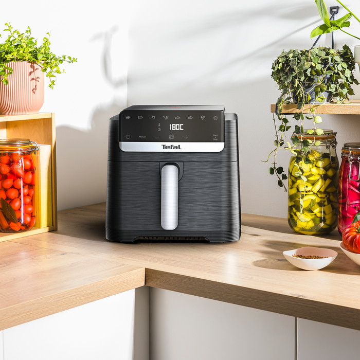 Tefal Easy Fry Mega Compact EY8618 produkt in gebrauch