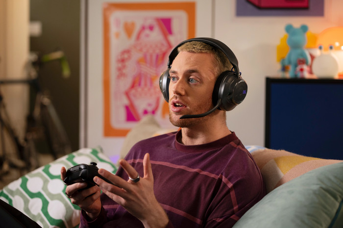 JBL Quantum 520 Black product in use