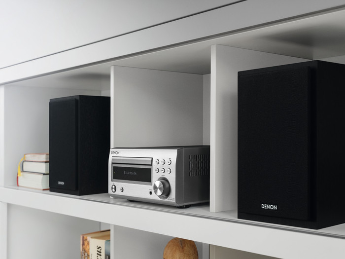 Denon D-M41DAB Silber produkt in gebrauch