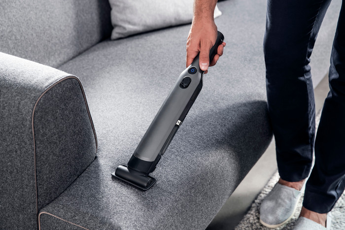 Shark WandVac 1.0 WV200EU product in use