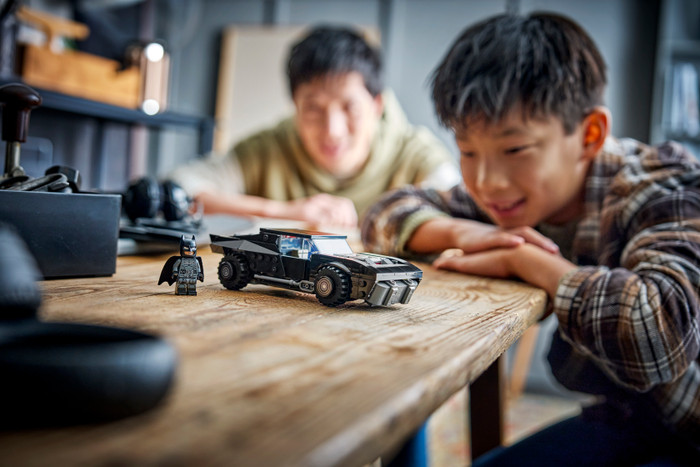 LEGO DC The Batman: Batmobil 76332 produkt in gebrauch