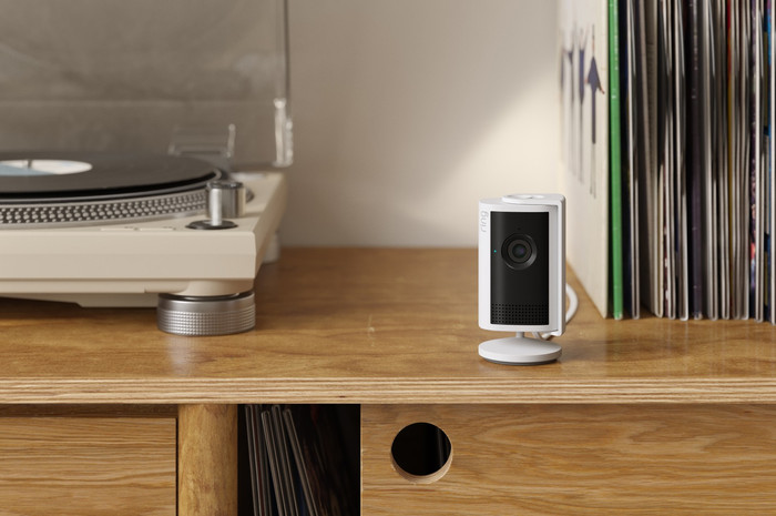 Ring Indoor Camera Plus Weiß produkt in gebrauch