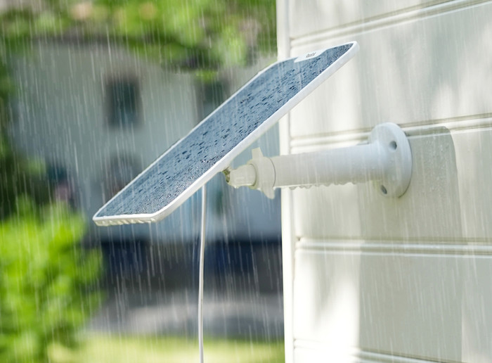 Reolink Solar Panel 2 White product in use