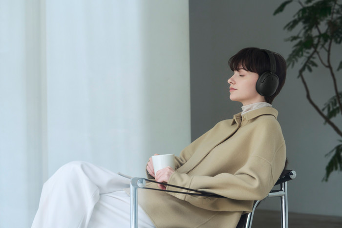 Sony WH-CH730N Black product in use