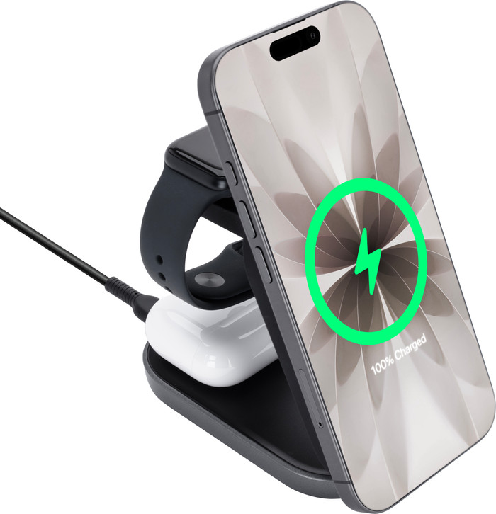 BlueBuilt 3-in-1 Wireless Charger with MagSafe and Qi2 25W Black product in use