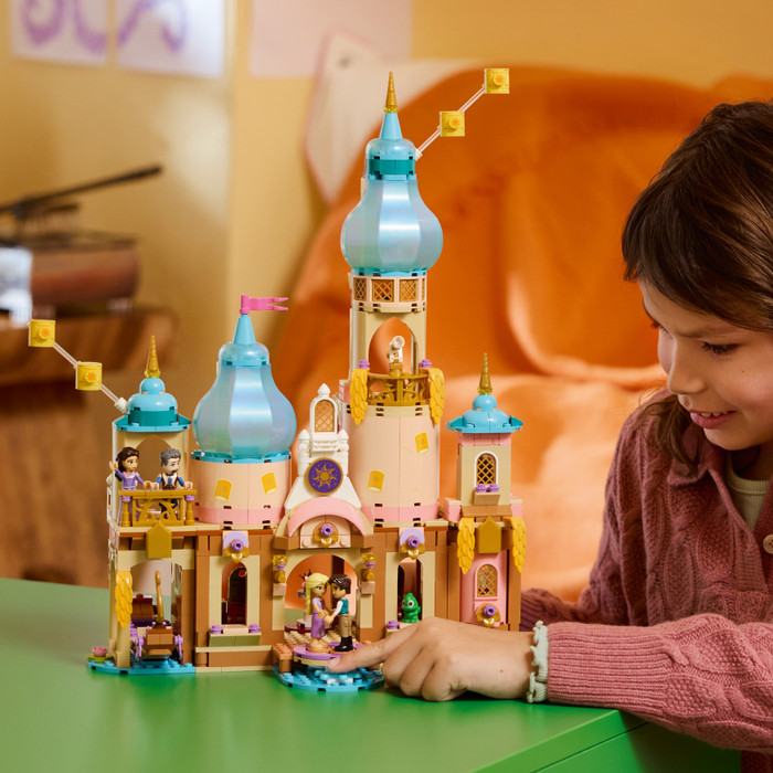 LEGO Disney Rapunzels Schloss 43297 produkt in gebrauch