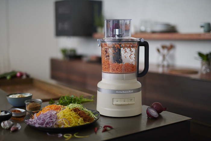 KitchenAid 5KFP1319EAC Almond Cream product in use