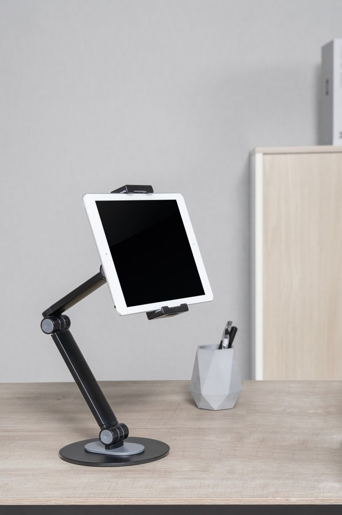 Neomounts DS15-550BL1 Tablet Mount Black product in use