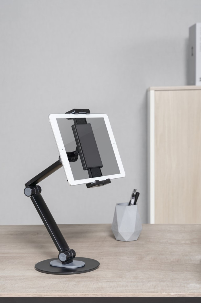 Neomounts DS15-550BL1 Tablet Mount Black product in use