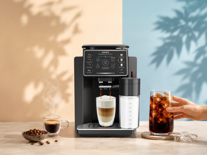 Krups Sensation Hot & Cold Milk EA914H Schwarz produkt in gebrauch
