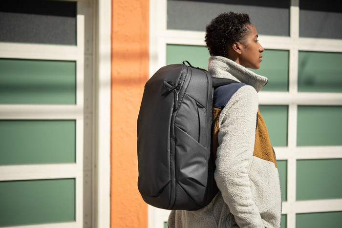 Peak Design Travel Backpack 30L v2 Black produkt in gebrauch
