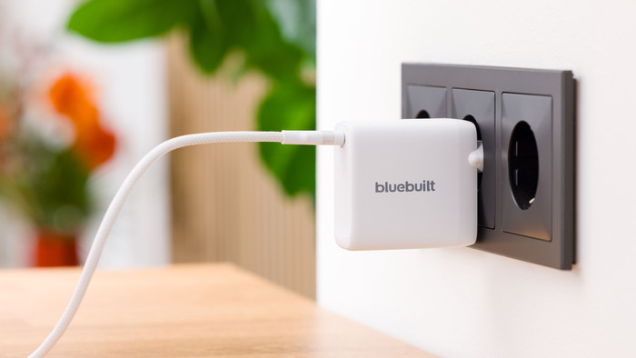 BlueBuilt 100W GaN USB-C Charger White product in use