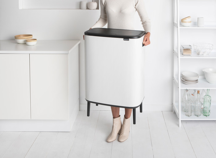 Brabantia Bo Touch Bin Hi Mülleimer 60 Liter mit Kunststoff Inneneimer - White produkt in gebrauch