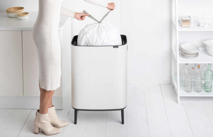 Brabantia Bo Touch Bin Hi Mülleimer 60 Liter mit Kunststoff Inneneimer - White produkt in gebrauch