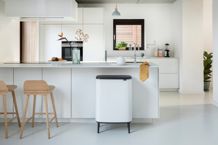 Brabantia Bo Touch Bin Hi Mülleimer 60 Liter mit Kunststoff Inneneimer - White produkt in gebrauch