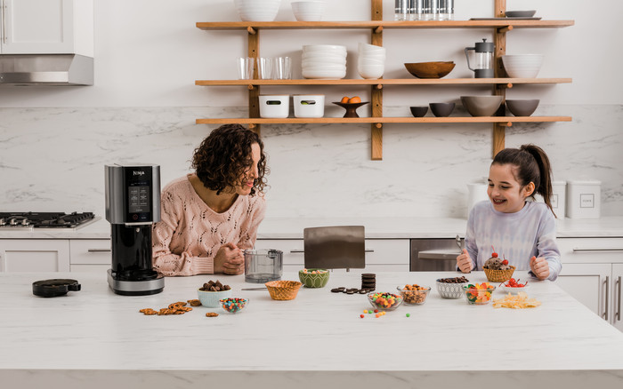 Ninja CREAMi NC300EU product in use