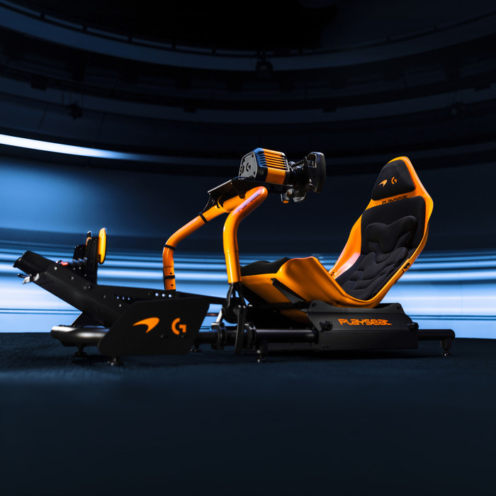 Logitech G RS50 McLaren Racing Wheel TRUEFORCE PlayStation + PC product in use