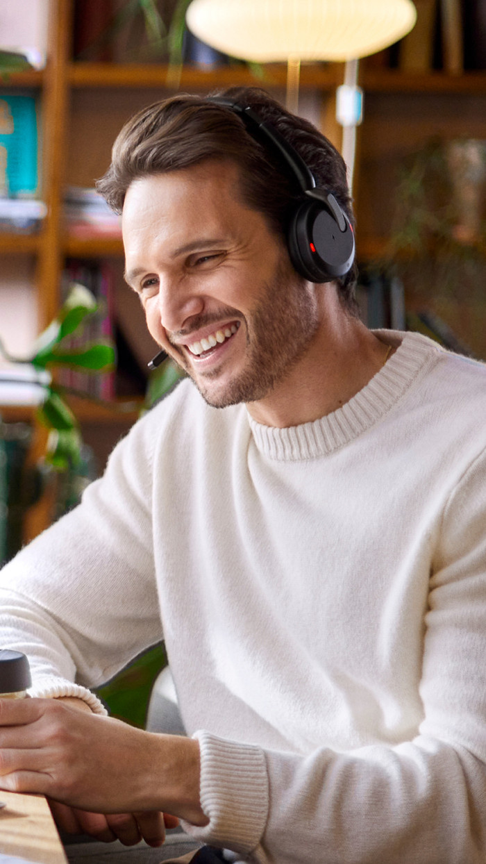 Jabra Evolve2 65 Flex UC Stereo USB-A Kabelloses Office-Headset produkt in gebrauch