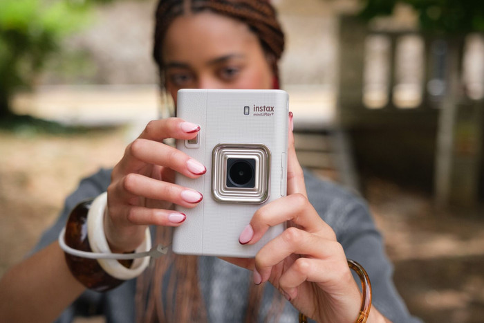 Fujifilm Instax Mini LiPlay+ Sand Beige produkt in gebrauch