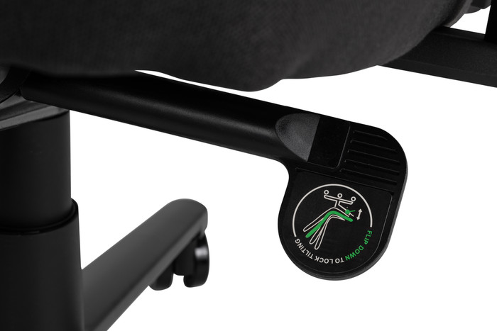 Vortech Prestige Gaming Chair Black + Vortech Floor Mat Black detail