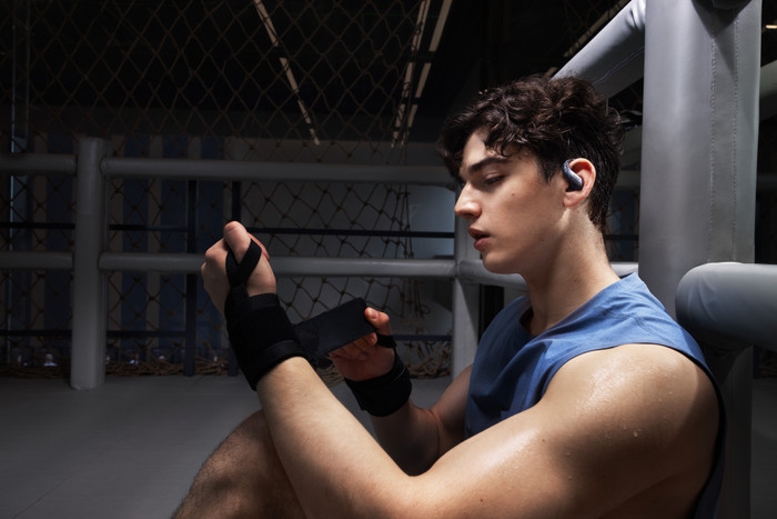 Shokz OpenFit Air 2 Schwarz produkt in gebrauch