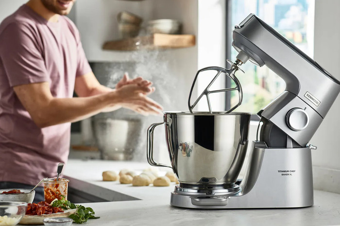 Kenwood Chef Titanium Baker XL KVL85.124SI produkt in gebrauch