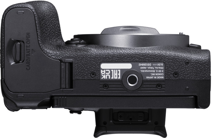 Canon EOS R10 + RF-S 18-45 mm f/4.5-6.3 IS STM unten